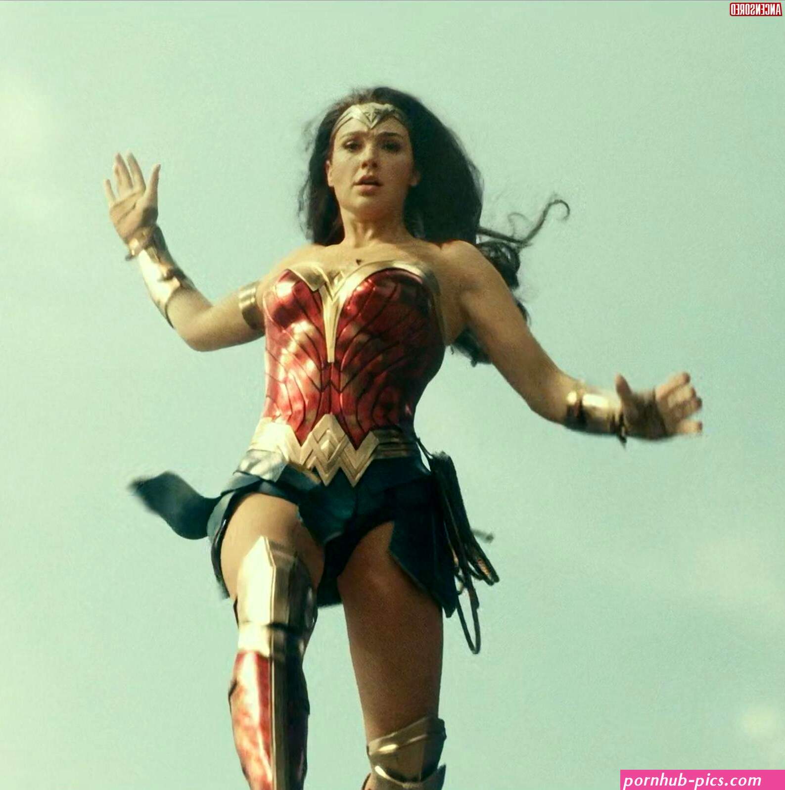 Naked Gal Gadot in Wonder Woman 1984 ANCENSORED