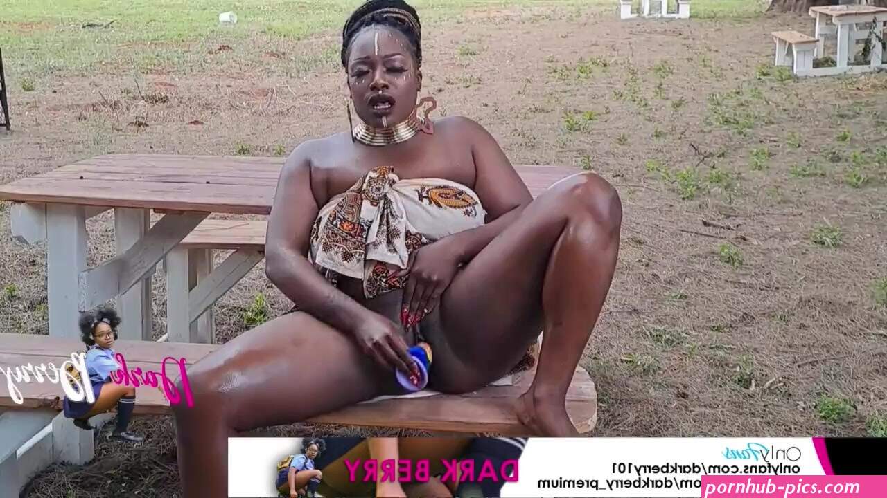 African Girl Plays with her Pussy outside and Squirt