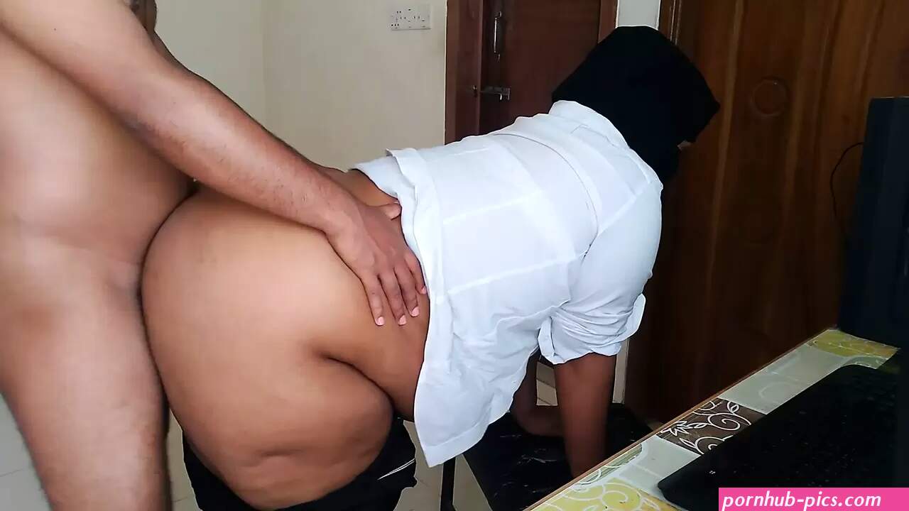 New Delhi School girl ki computer class room me mast chudai or chut me hi pani nikala Indian 18 sex leaked MMS Video watch online