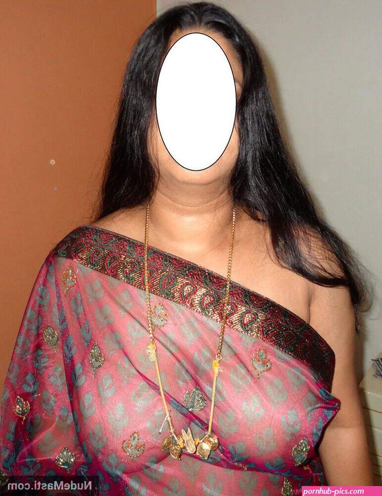 Mature Indian Aunty In Saree Exposes Huge Breasts Photos