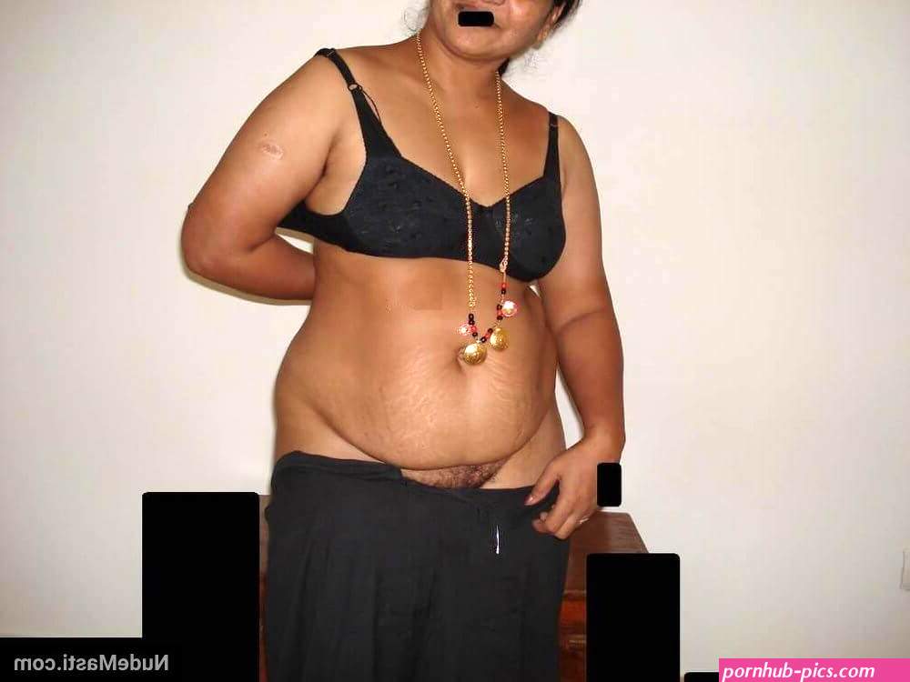 Desi Big Boobs Aunty Stripping Naked