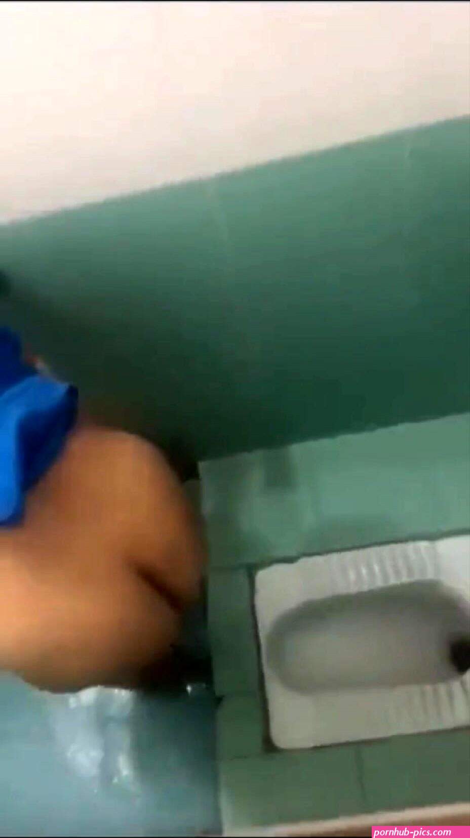 Aunty pissing