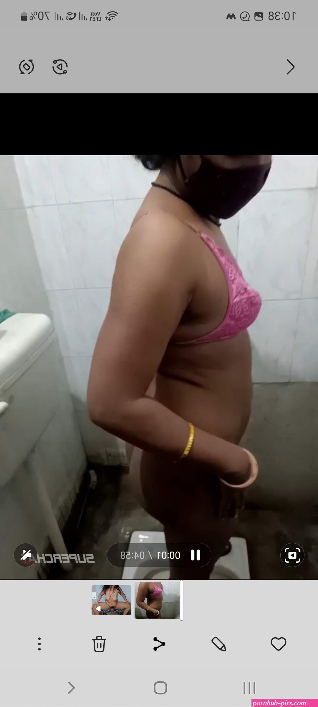 Aunty pissing show