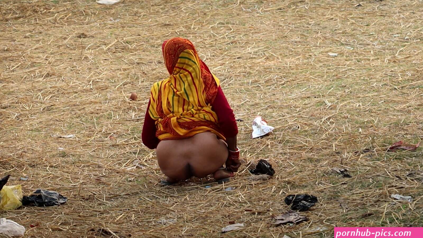 Desi aunty pissing