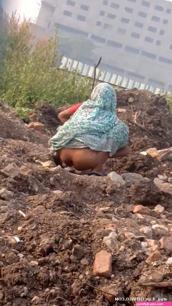 Aunty peeing-005