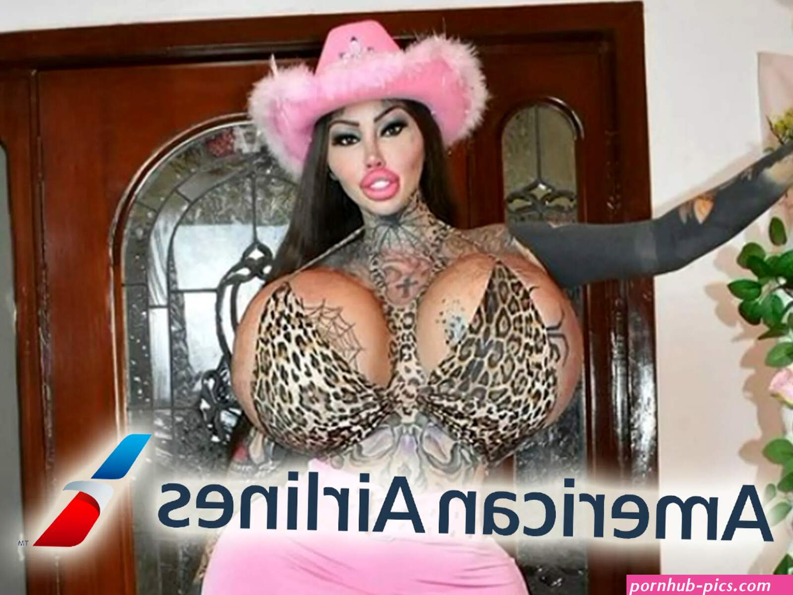 Womans Large Breasts Didnt Get Her Kicked Off Plane Airline Sources