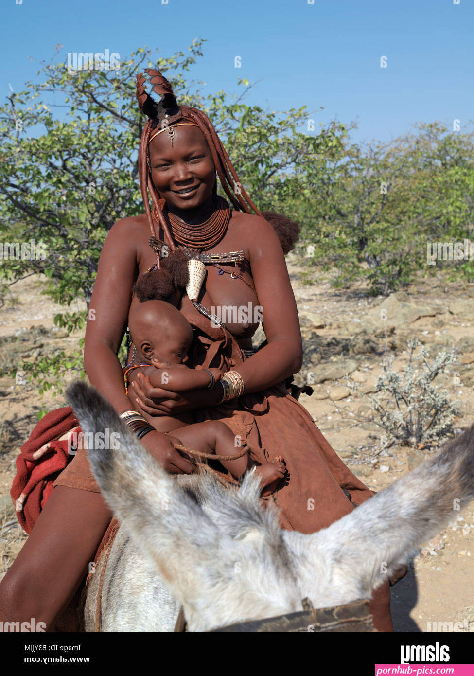 Kalahari tribeswoman hi-res stock photography and images