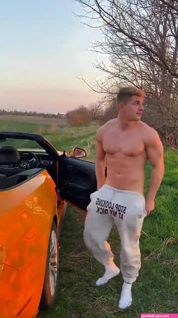 HOT MEN NAKED IN HIS CAR