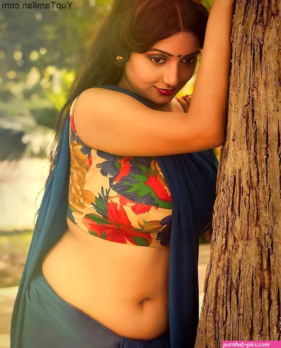 Desi Actress and Models Hot Navel PhotosSexy Belly Pictures in Saree