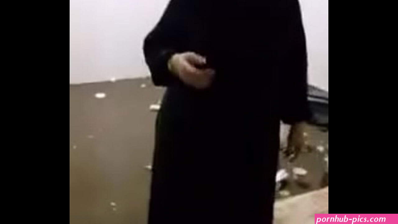 pakistani darzi na basement me maa ki moti gand mari