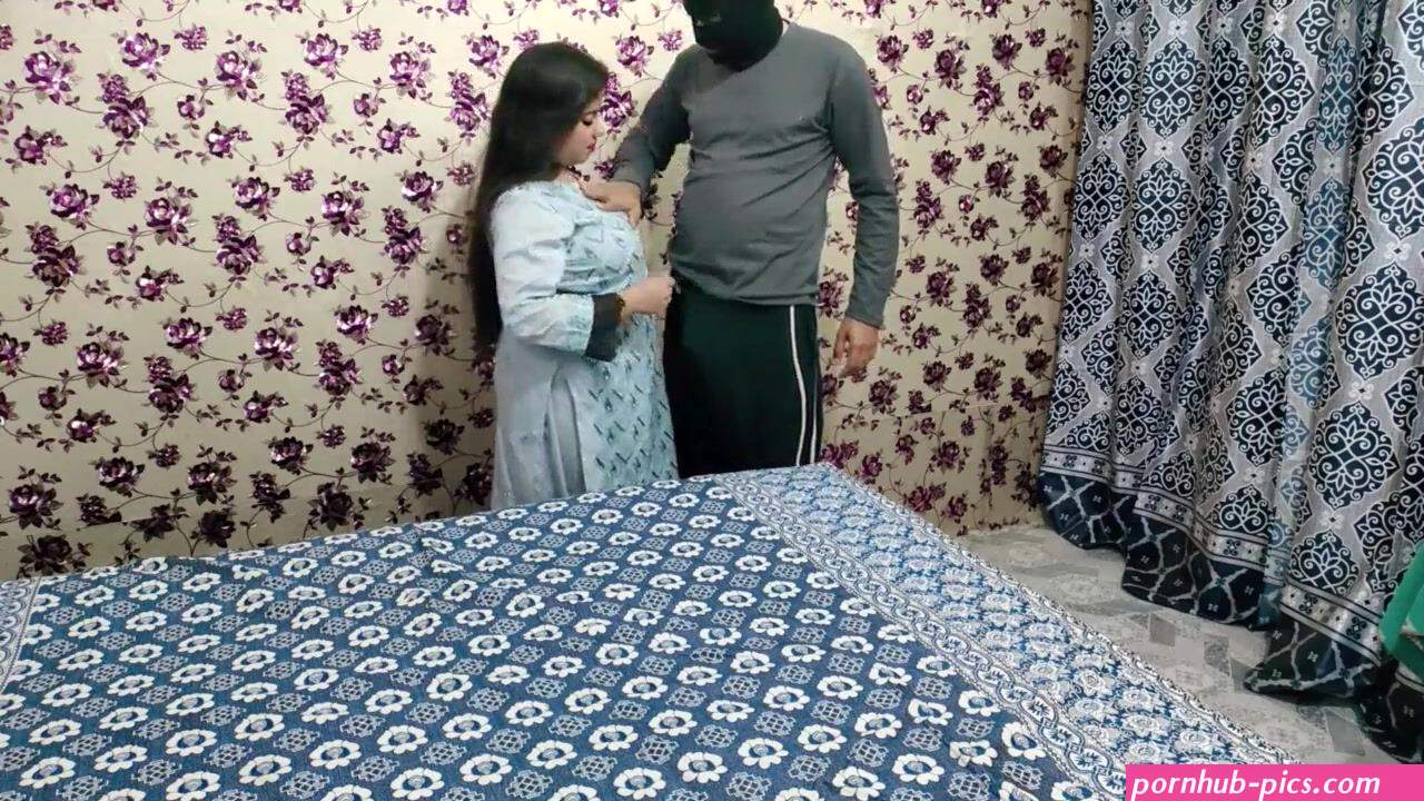 Pakistani Desi Big Ass Aunty Fucking in Doggystyle with clear UrduHindi Sexy Voice watch online