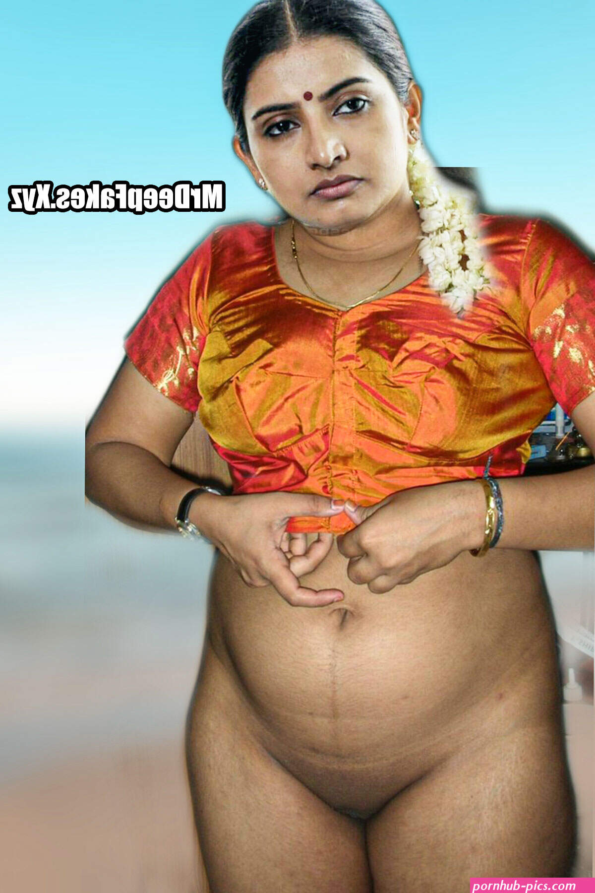 Hot serial actress Sujitha nude pussy sexy blouse without Saree