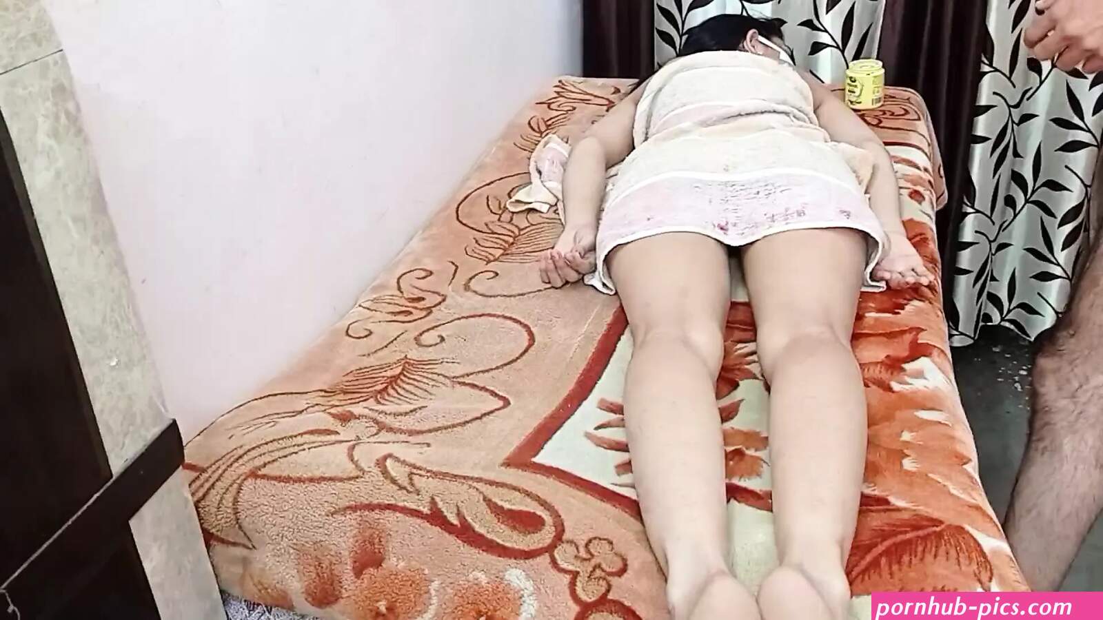 amir ghar ki lady ne krvayi apni full body massage liye bade lund ke maje apni gand me lekr khub chudi FULL HINDI VIDEO