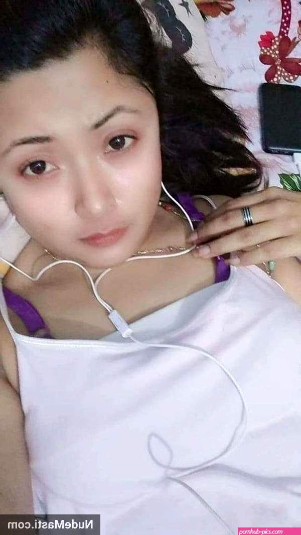Beautiful Bangladeshi girl nude private pics leaked online