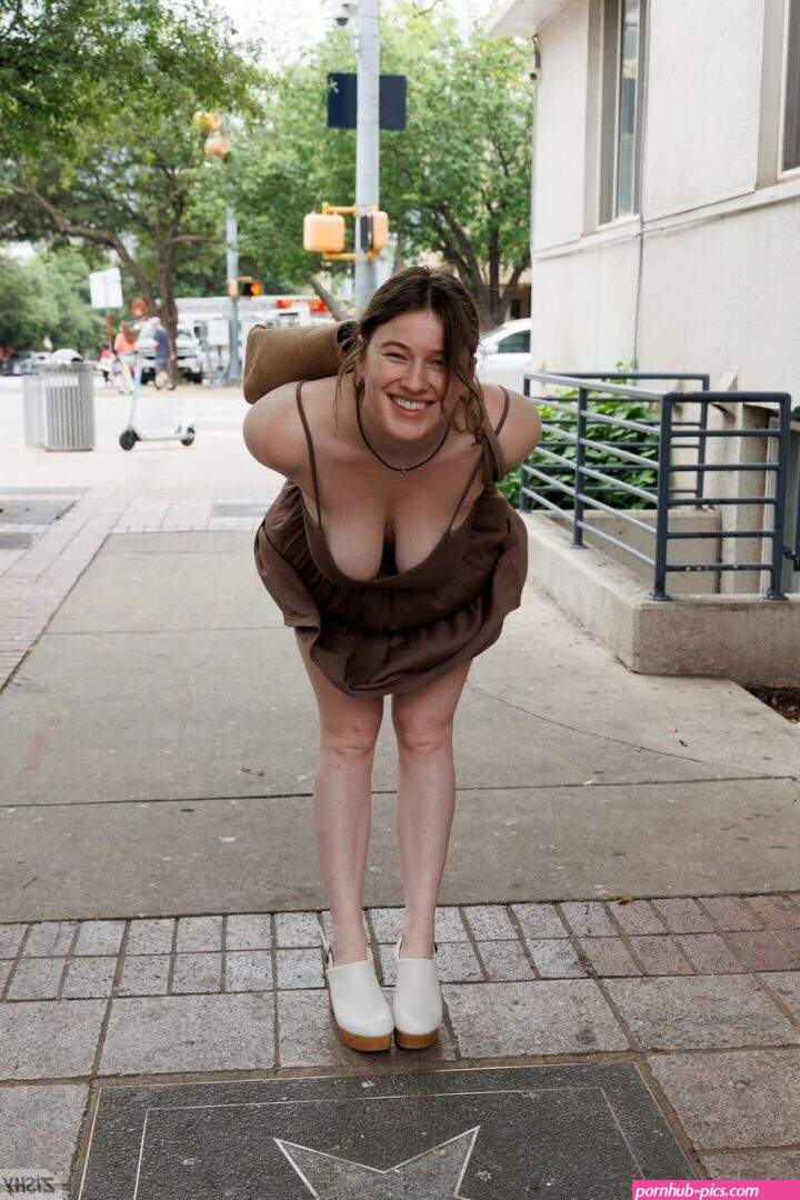 Zishy Riley Nixon busty and braless in public Pandesia World