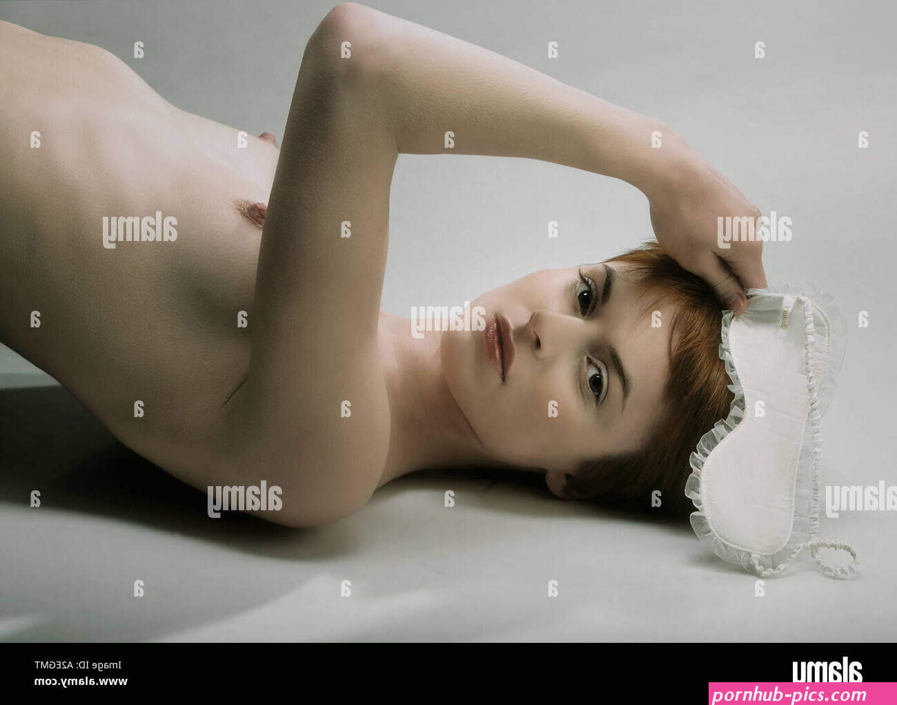 1218413 indoor room flat studio woman young redhead 20 25 girl naked nakedness lie breast bust close up rest relax patch Stock Photo