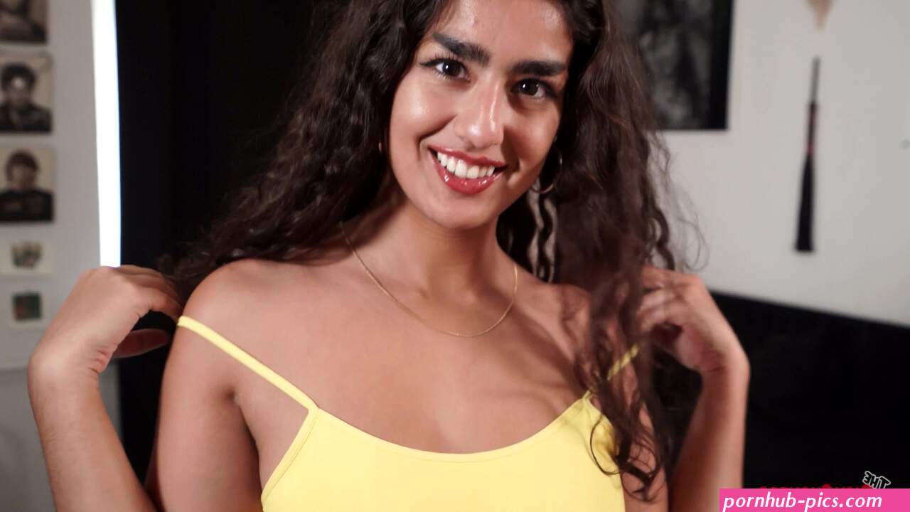 Amateur Arabic Babe Luna Silver Splattered in Semen!