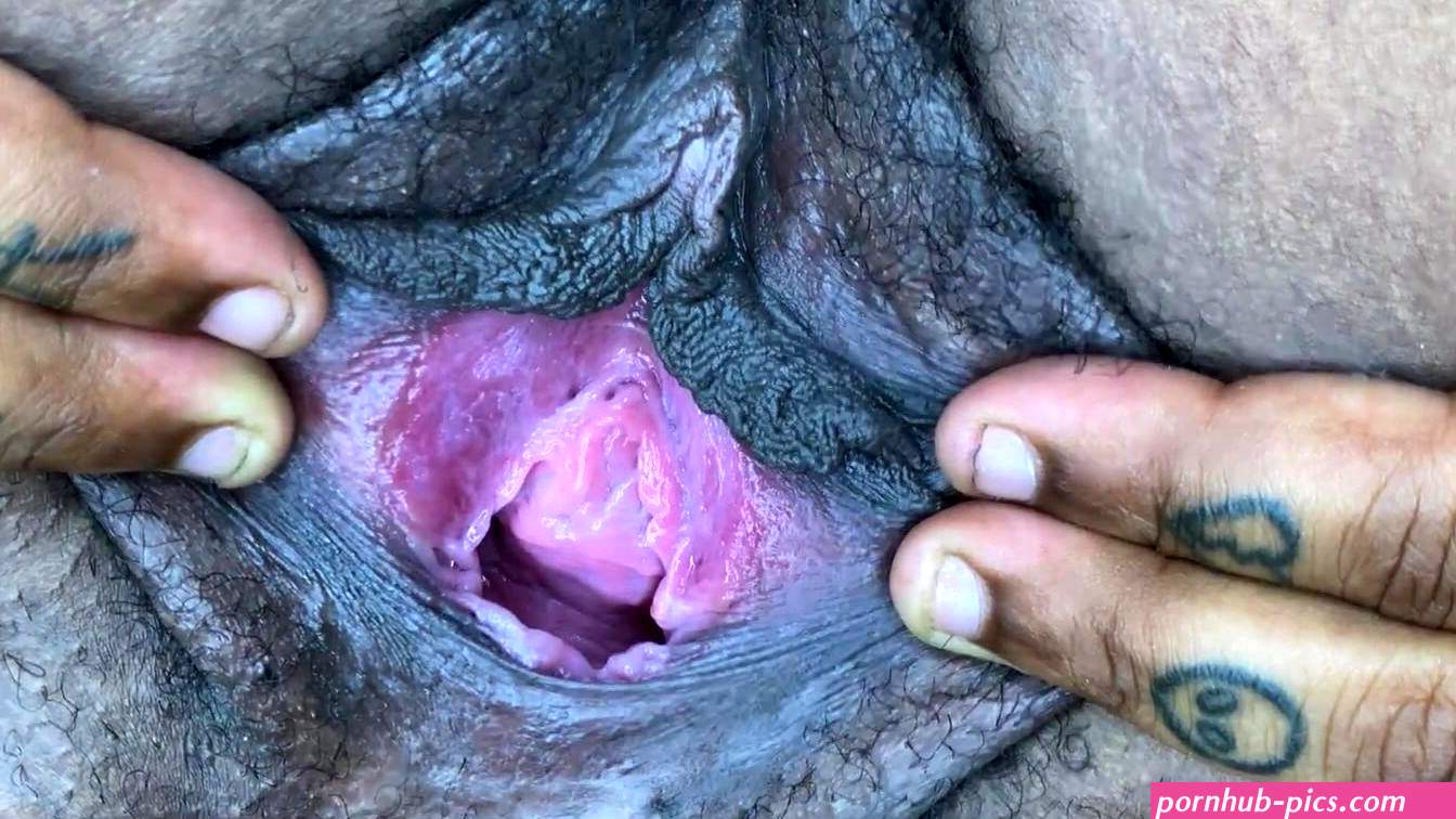 Spreading that Unshaved Black Vagina WIDE OPEN !!! 4kPorn.XXX