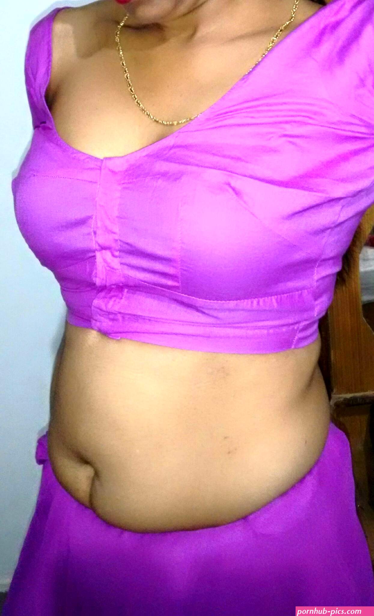 Indian big boobs bhabhi in tight blouse bra stripping gallery