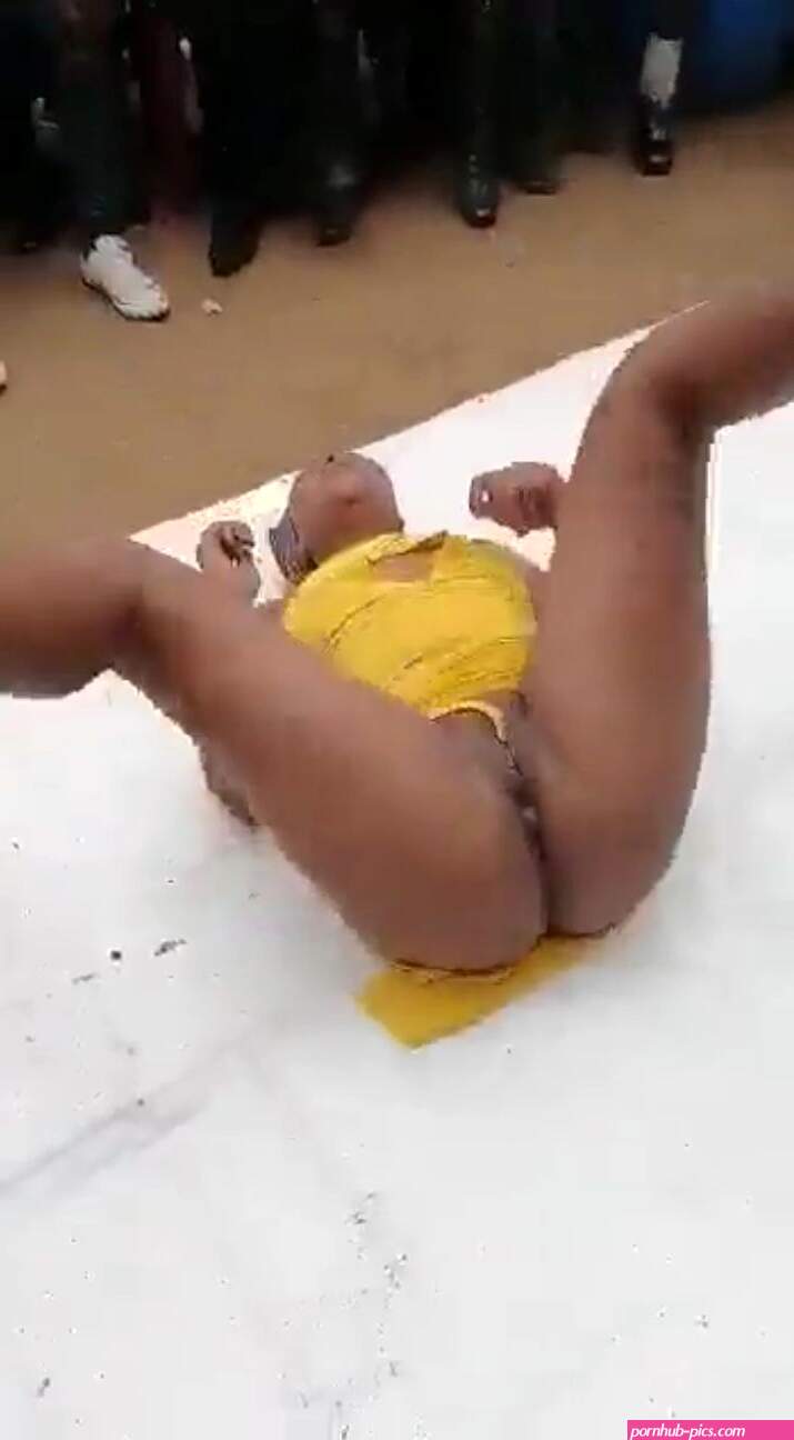 Real South African Pussy On Display As Mzansi Girl Shows Off Her Toto And Starts Having Sex In Public 18