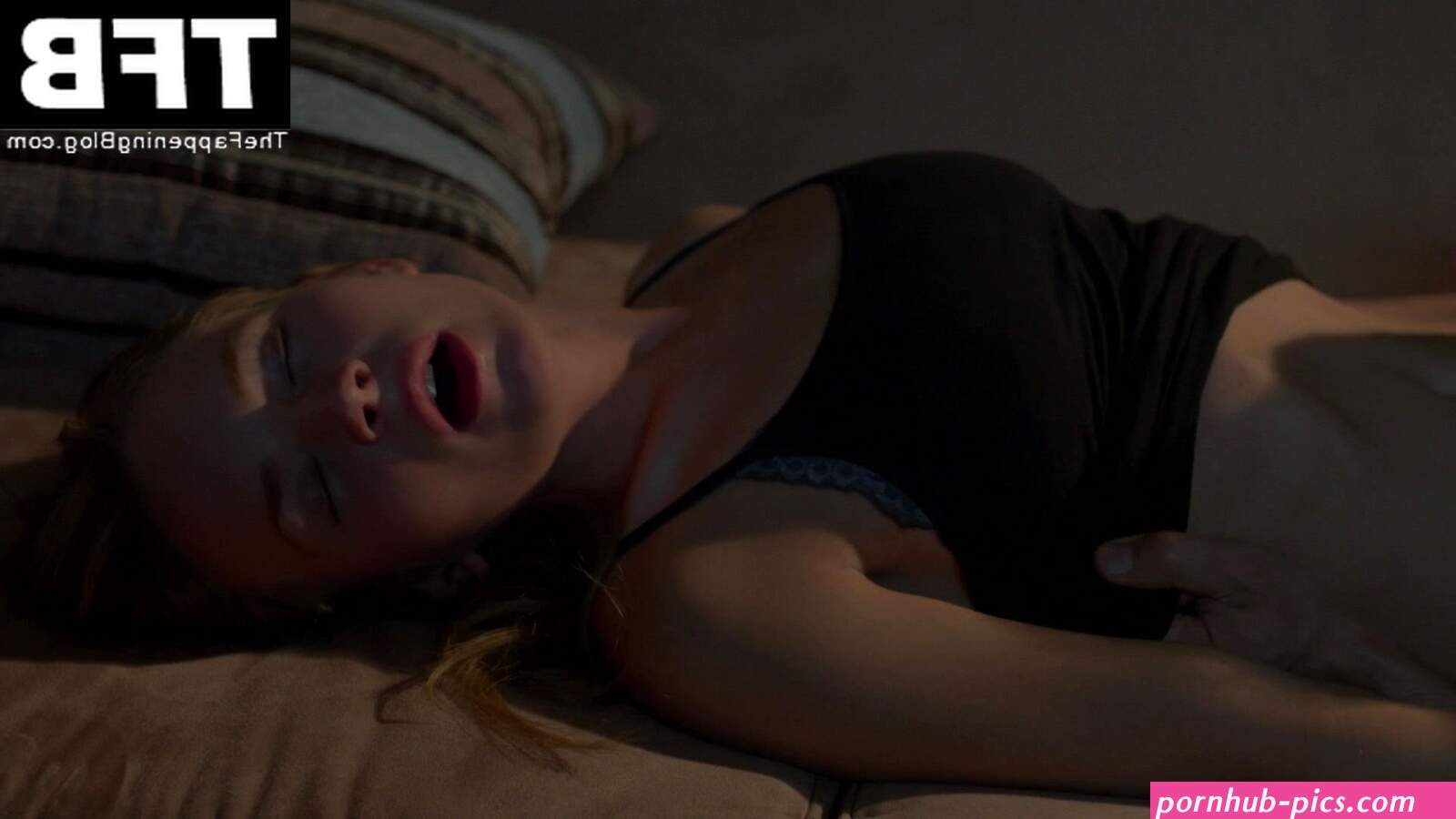 Britt Robertson Nude