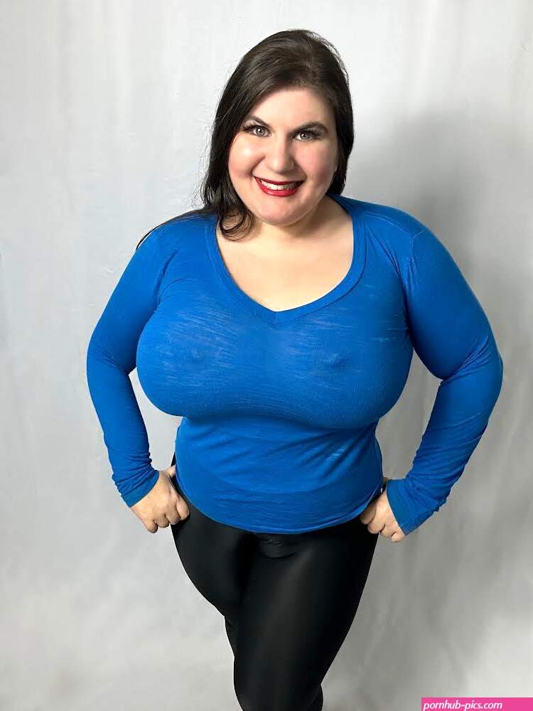 BBWs are Hot 19K MDNI on X: RT CherylUbera: Baby its cold outside. outdoorfun babe Winteriscoming winterfashion WinterWonderland blue sexy boobs body ho X