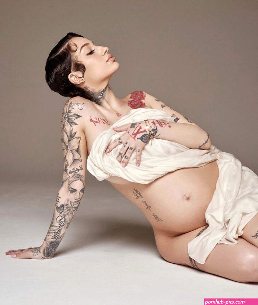 PHOTO: Bhad Bhabie shared her semi naked pregnancy maternity photoshoot pictures on OnlyFans