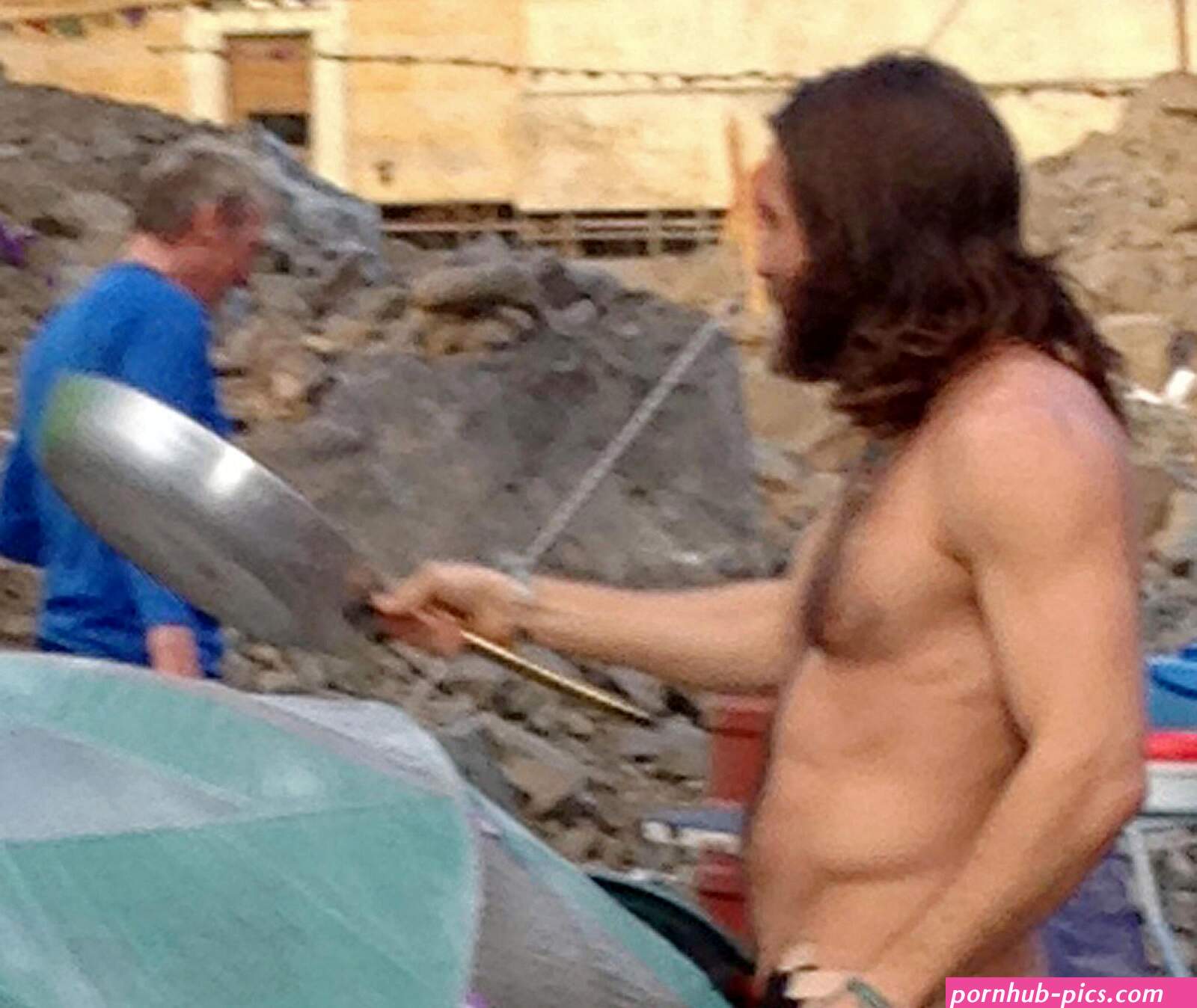 Daily Mail Celebrity on X: Here are some photos of Jake Gyllenhaal dancing naked with pots and pans