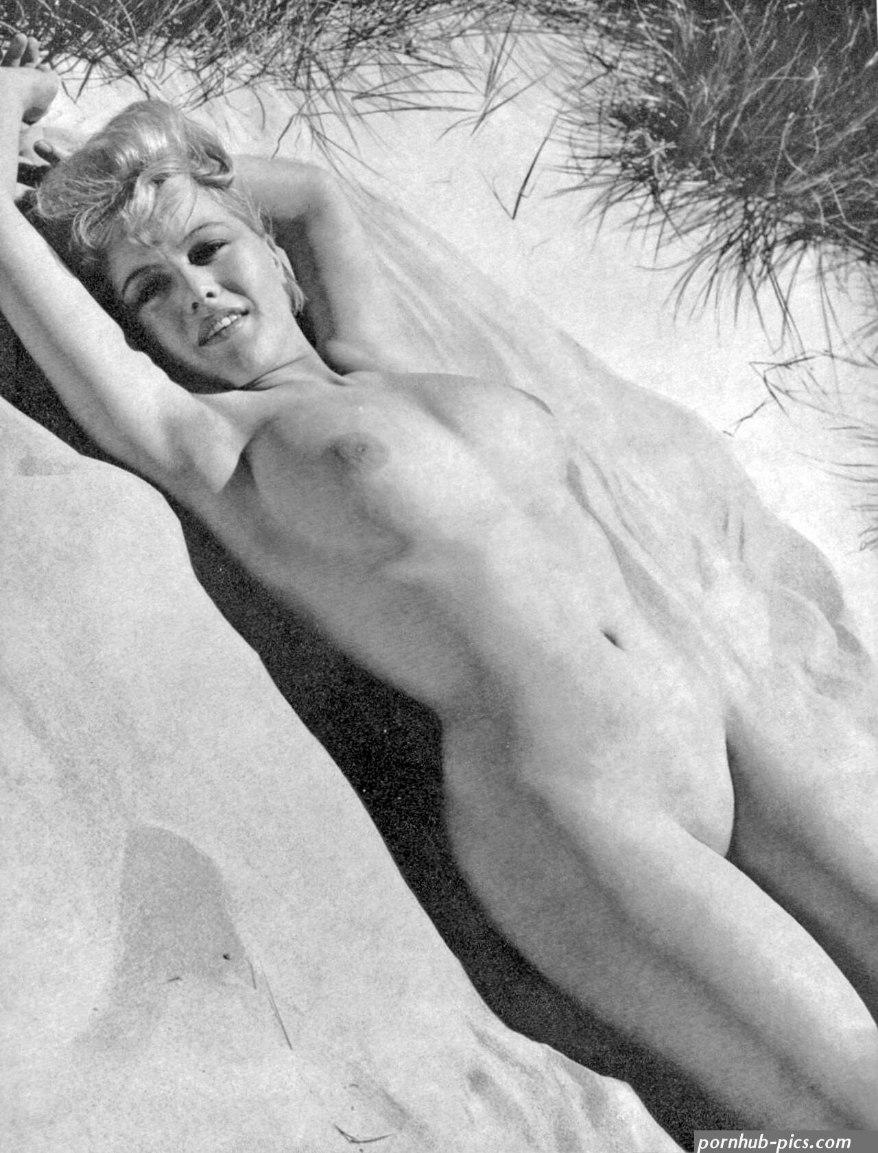 Margaret Nolan Nude Pics Page 2552