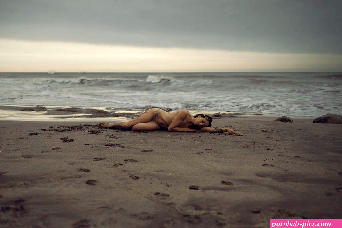 Tips on Taking the Perfect Nude Beach Pic of Yourself
