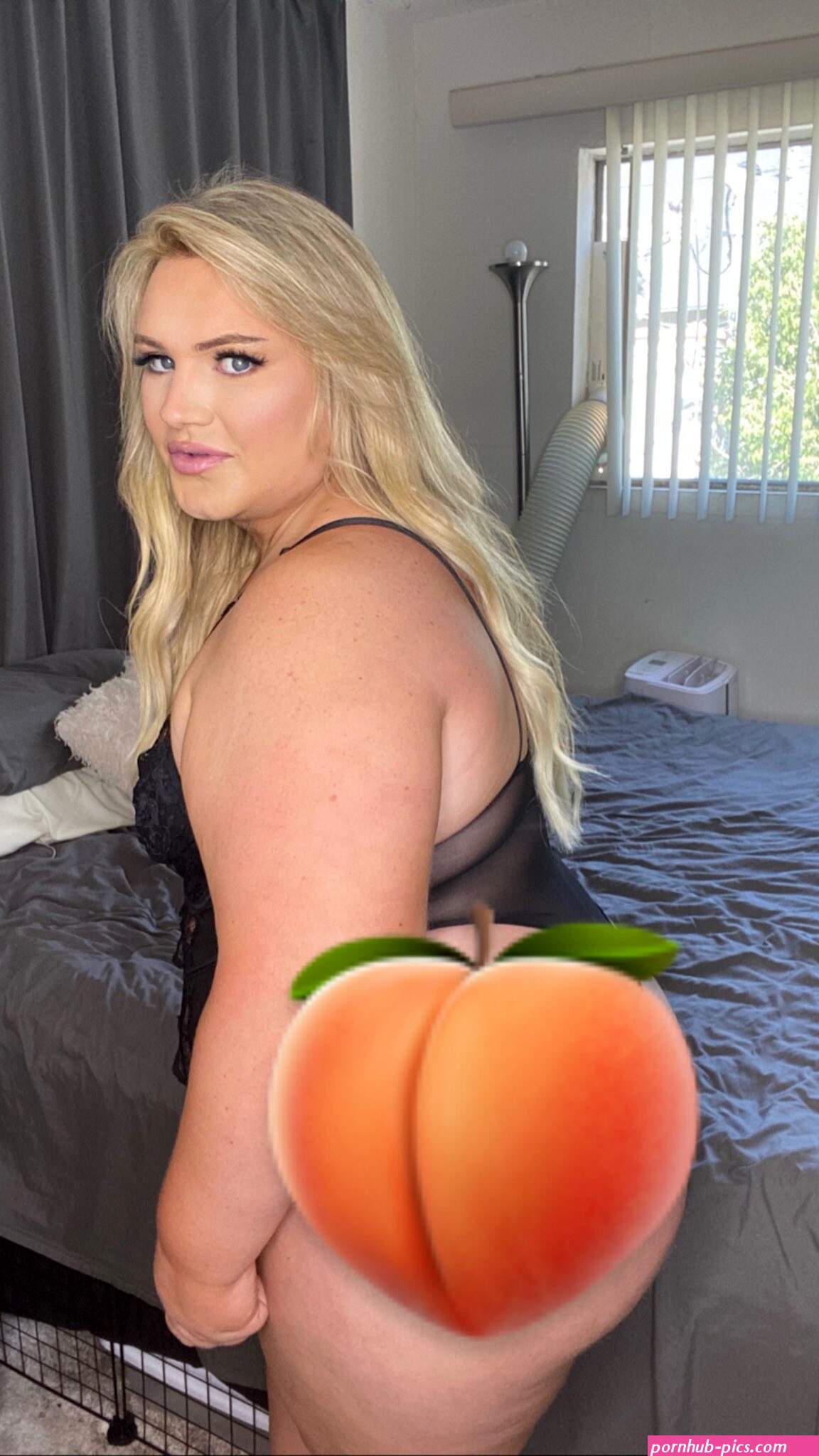 Caliblonde911 on X: Check out this massive fat ass on my onlyfans