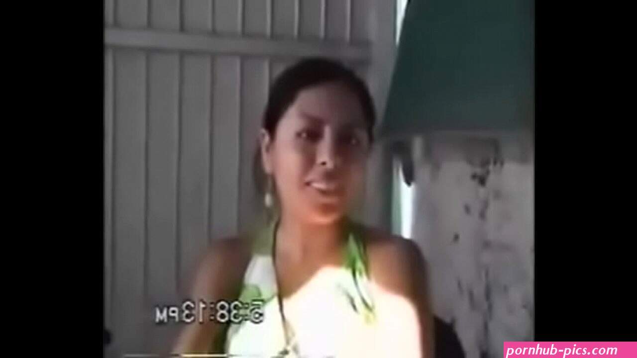 Jovencita da sexo a cambio de trabajo.