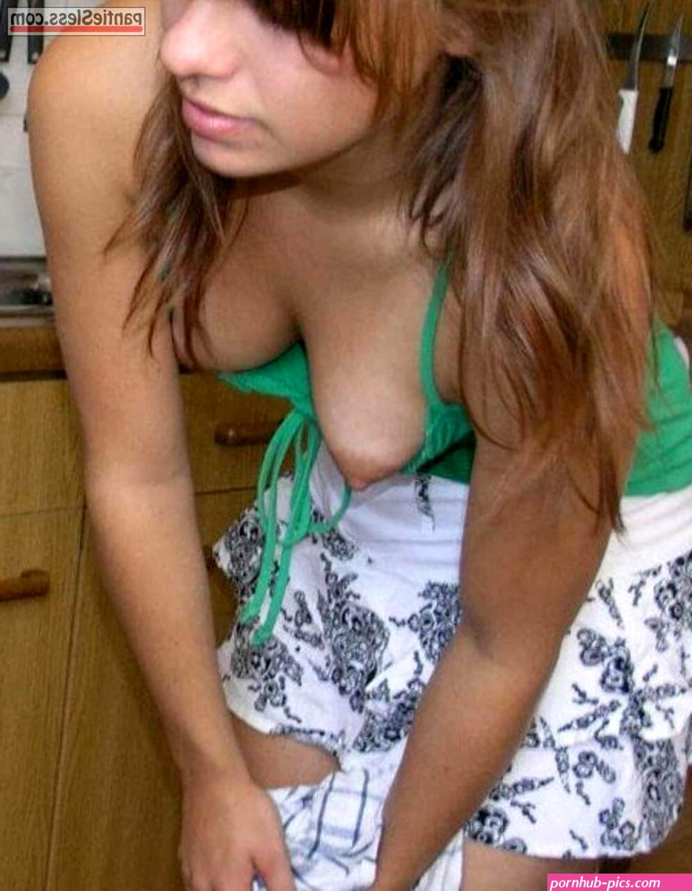 Young housemaid downblouse boob slip accident Accidental flash pics Boobs flash pics Brunette pics Downblouse pics Pokies pics