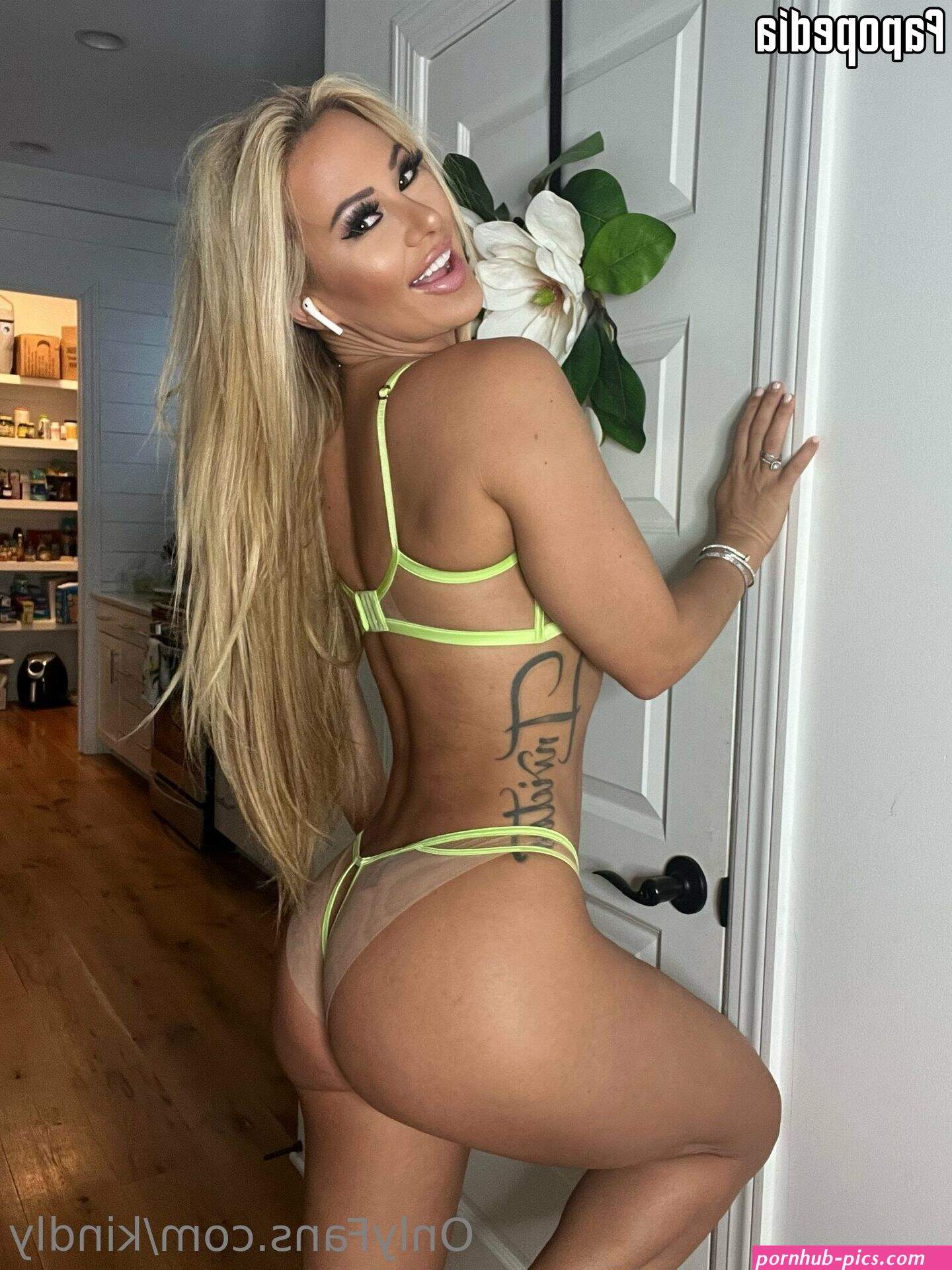 Kindly Myers Nude OnlyFans Leaks