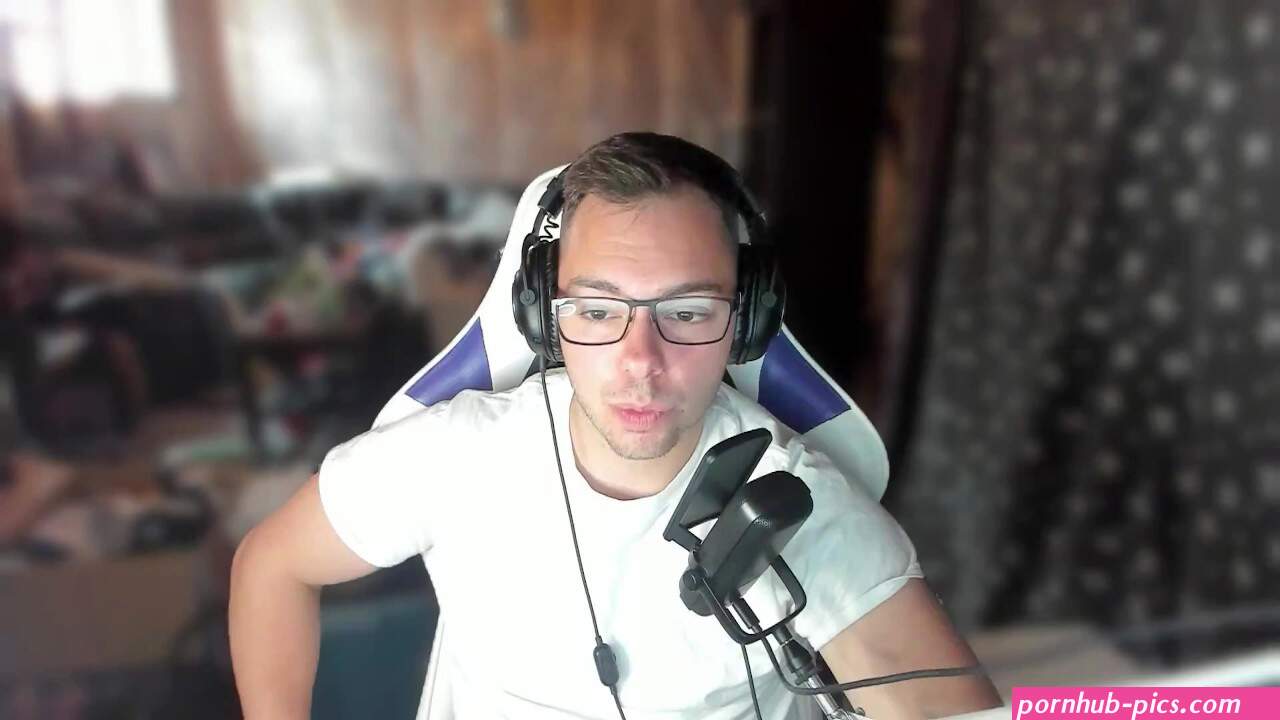 Midget Airikaca Onlyfans Review! Dwarf Airikacal OF Review!