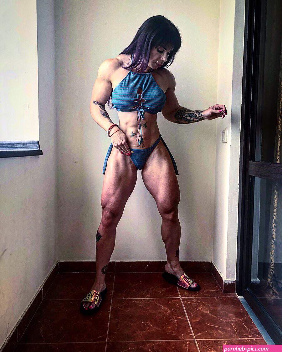 LadyWrestler HerBicepsCam
