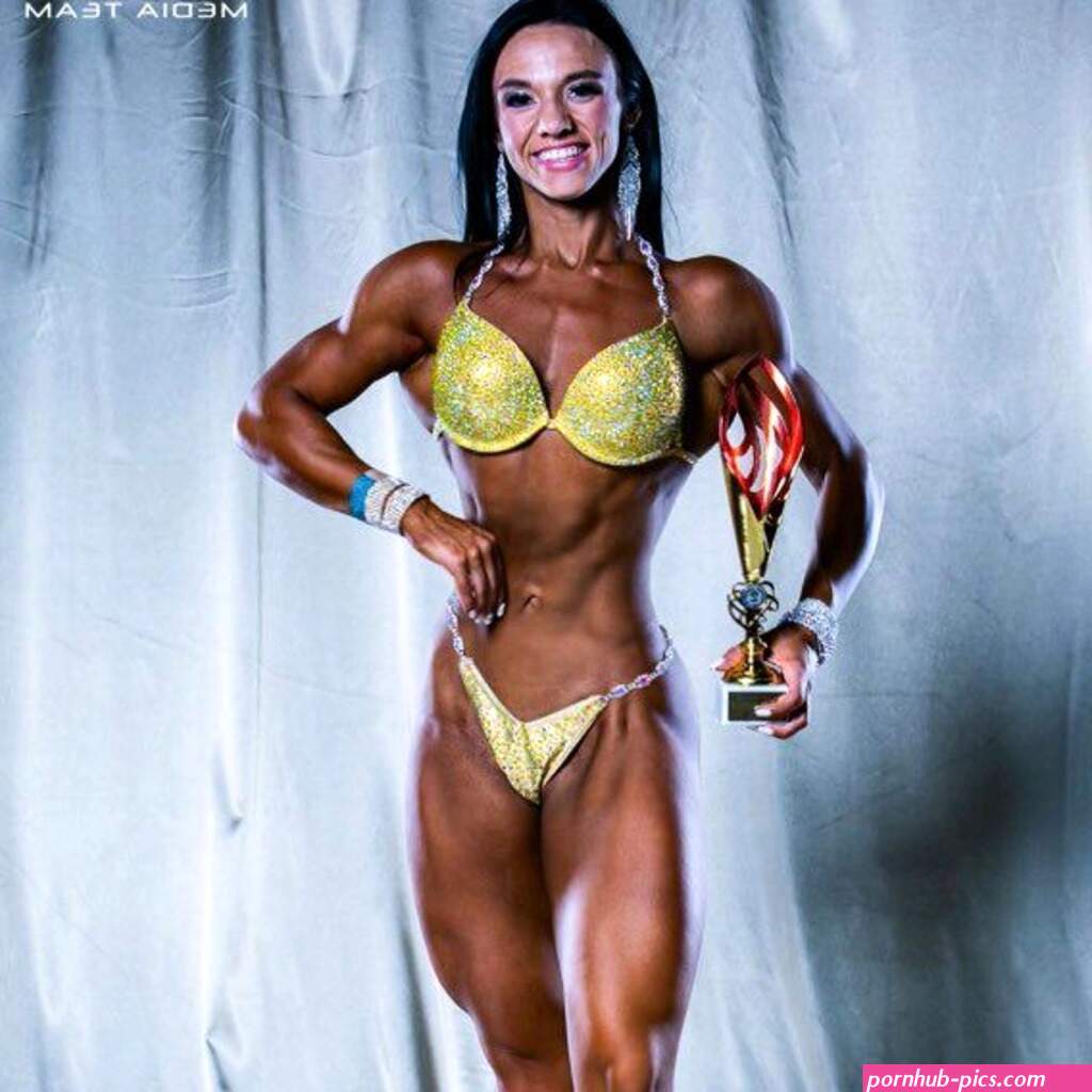 MissBumBums profile at HerBicepsCam