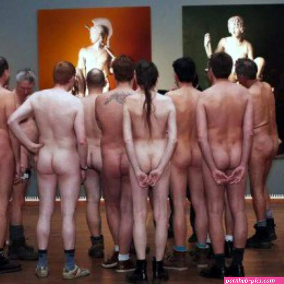 Hombres desnudos del lienzo a la realidad en museo de Viena