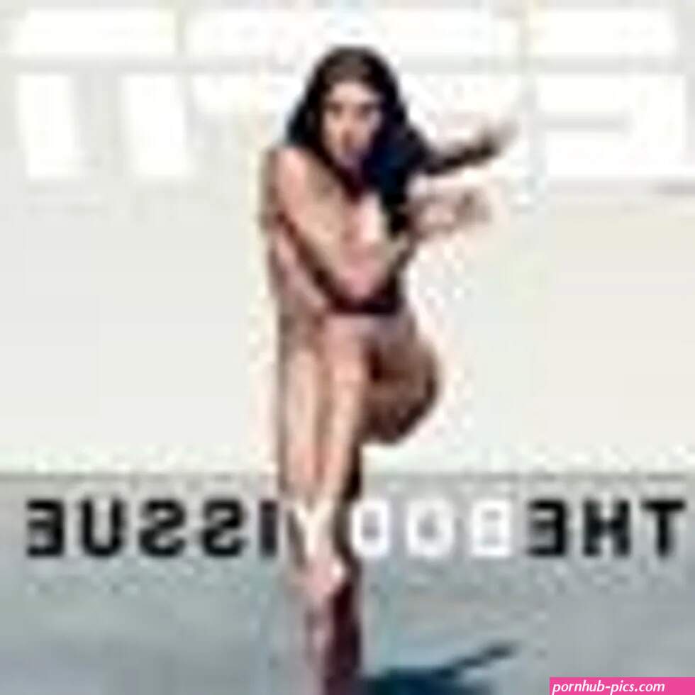 SheWireds Shot of the Day: Nude Hope Solo Works a Garden Hose for ESPN Body Issue