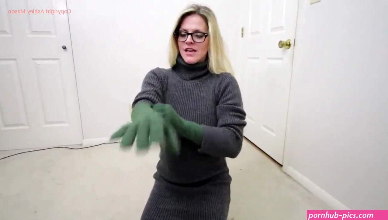 izzy green Porn Videos