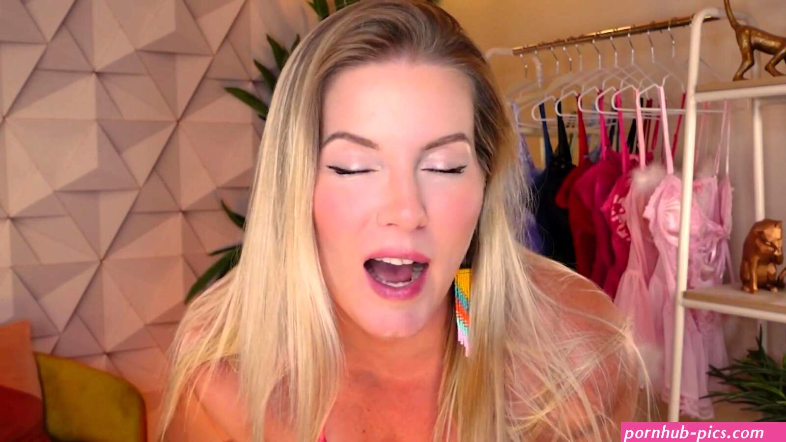 Gorgeous Kat Wonders Monthly Exclusive May 2023