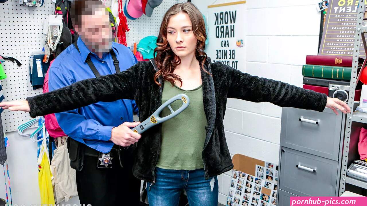 HD vdeo Veronica Church em morena aço no Shoplyfter