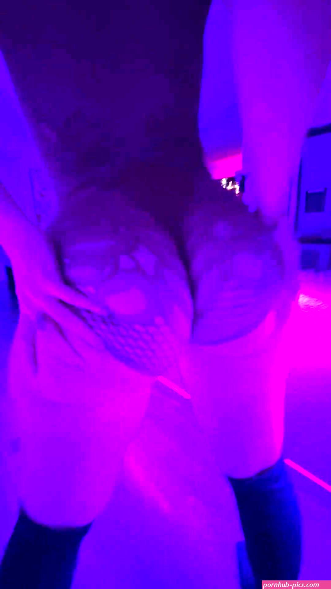 Woesenpai shakes ass in kitchen woealexandra
