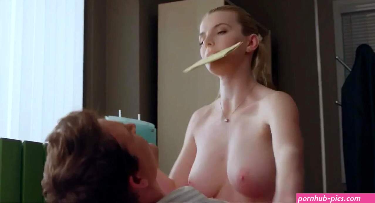 Betty Gilpin Nude Photos Videos