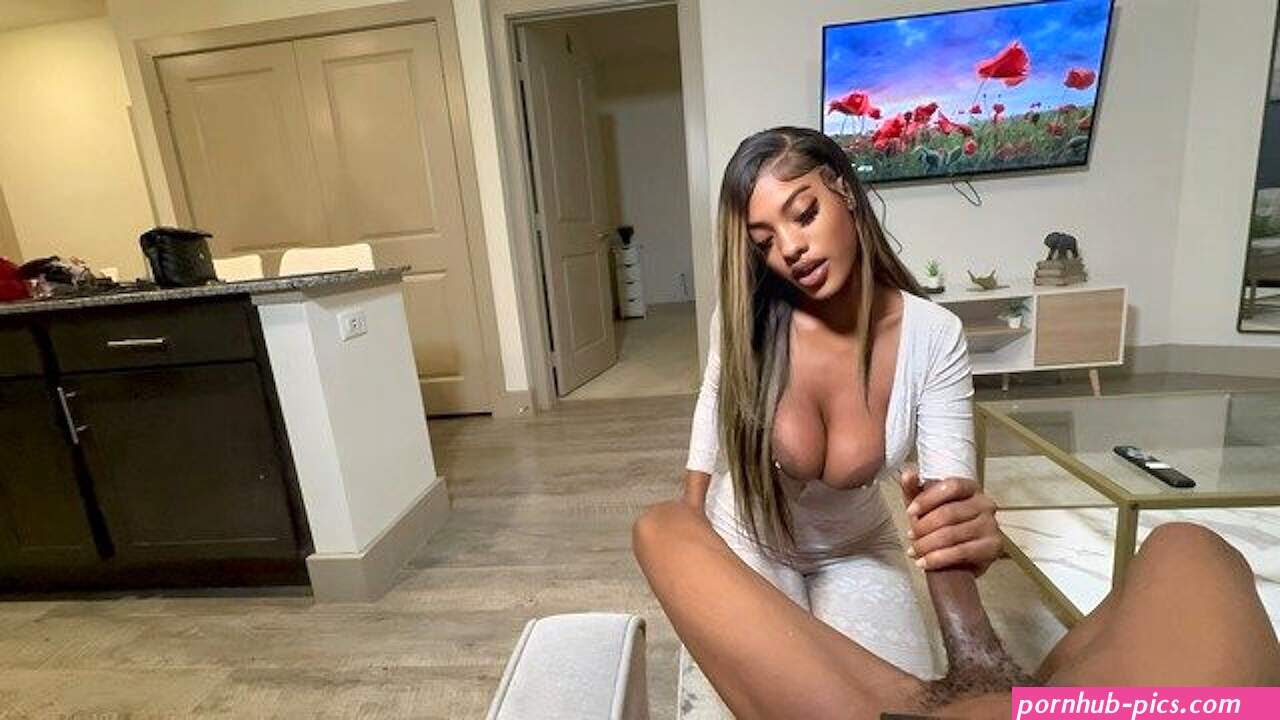 Slut Roomate Wanted to Fuck me and I made her Squirt