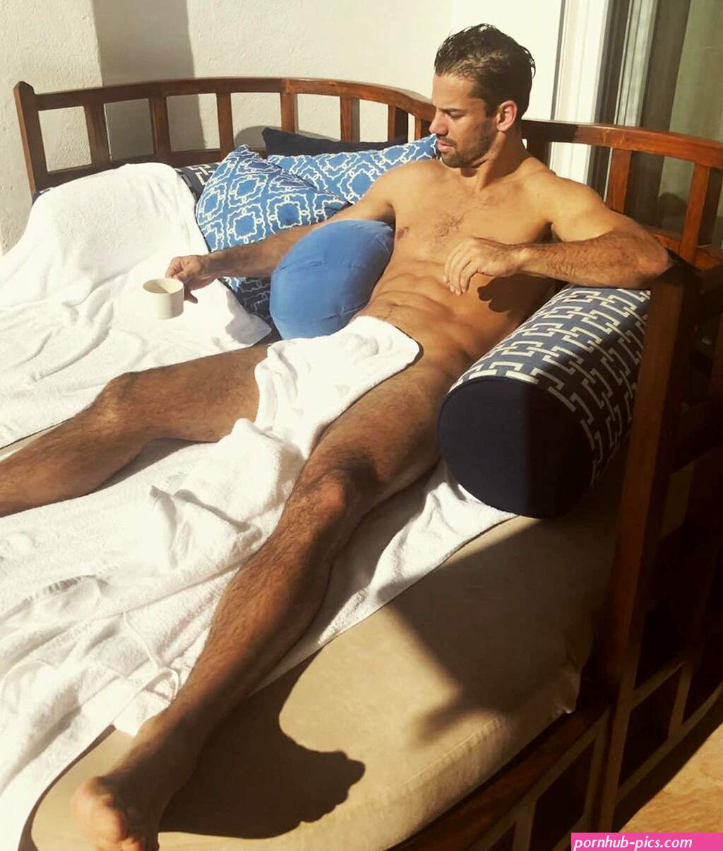 Jessie James Decker Shares a Nude Photo of Eric Decker