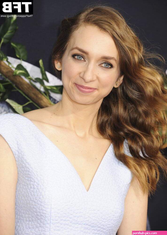 Lauren Lapkus Nude Sexy Collection