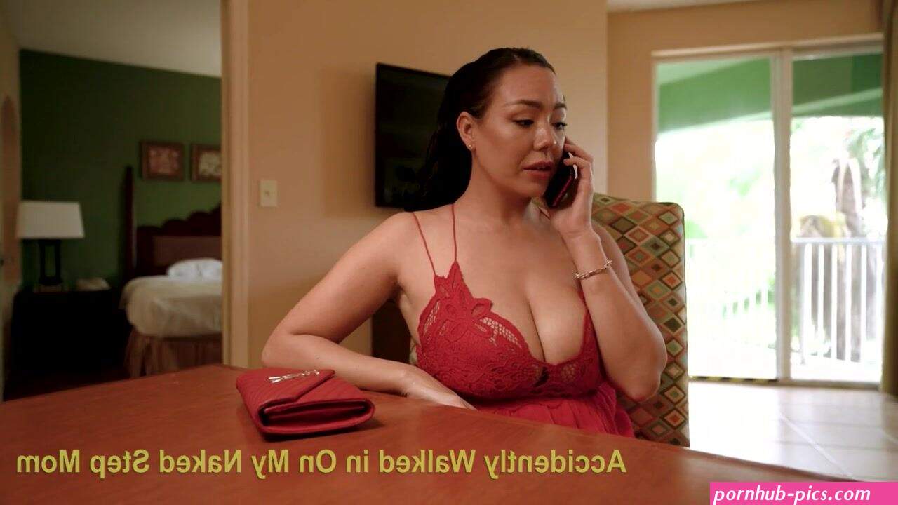 Accidently Walked in on my Naked Step Mom and we Fuck