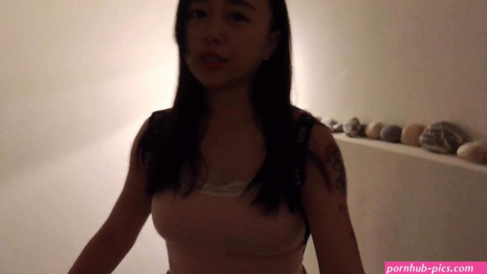 Taiwanese College Girl Goes On A Trip To Fuck With The Hotel Owner Wit