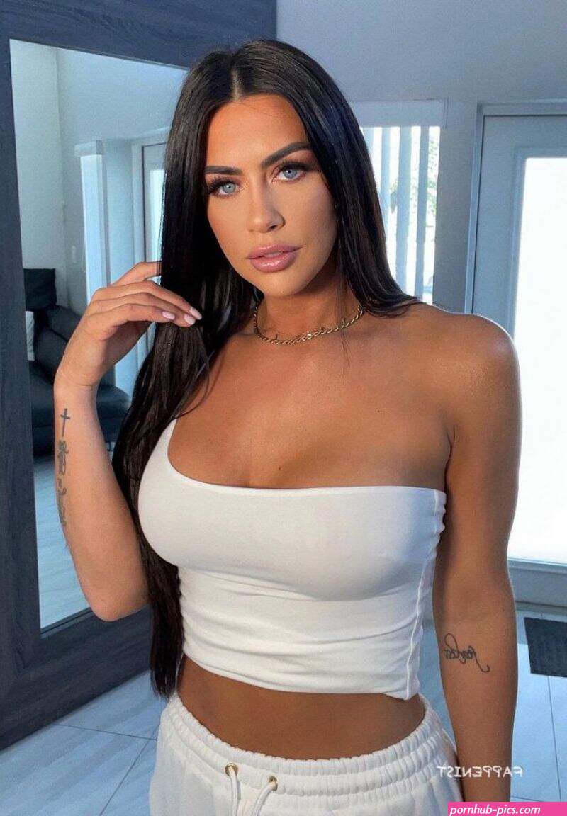 Mattie Lynn Breaux Nude and Sexy Photo Collection